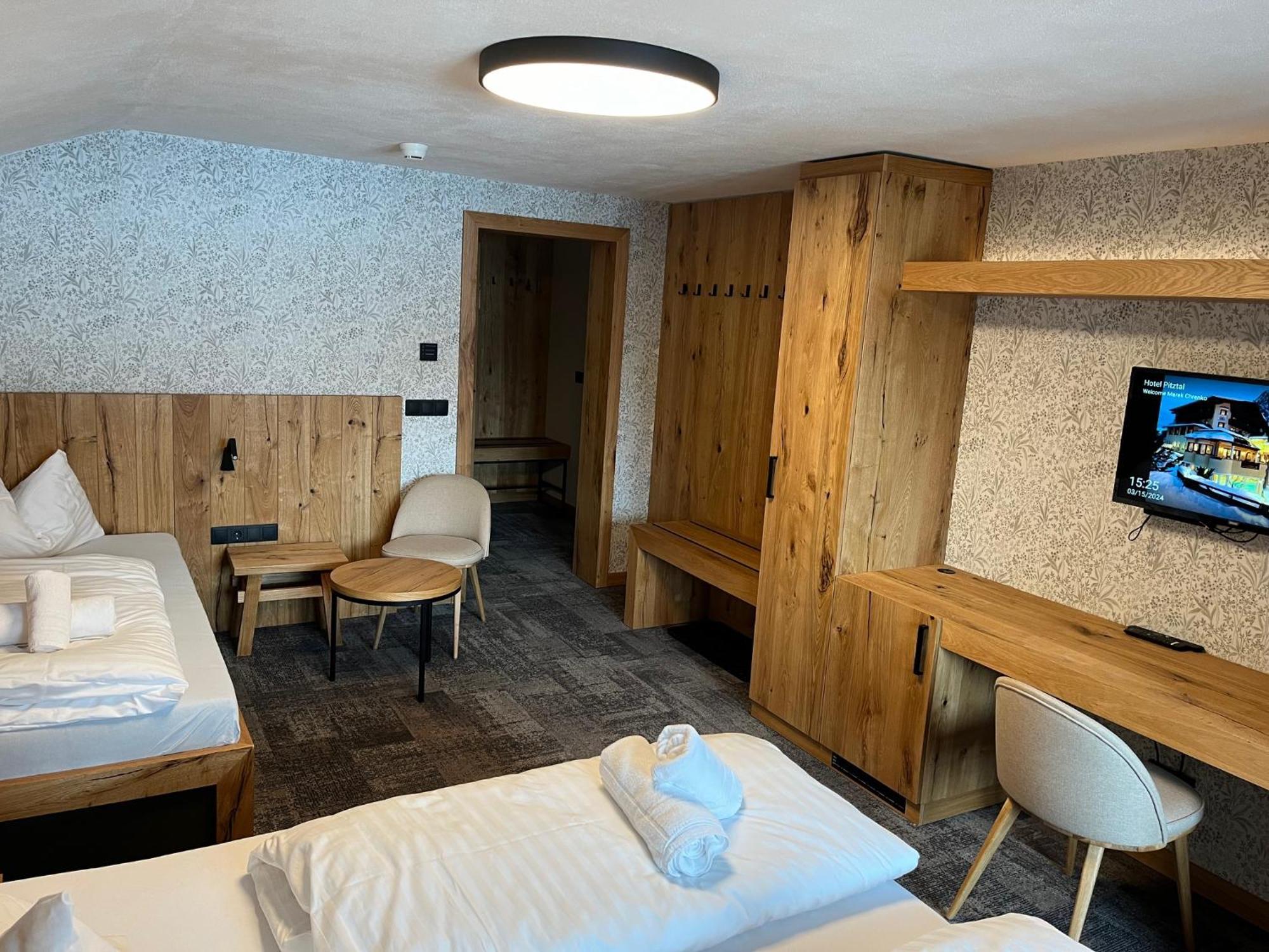 Tieflehner Hof Pitztalhaus Hotel Sankt Leonhard im Pitztal Esterno foto