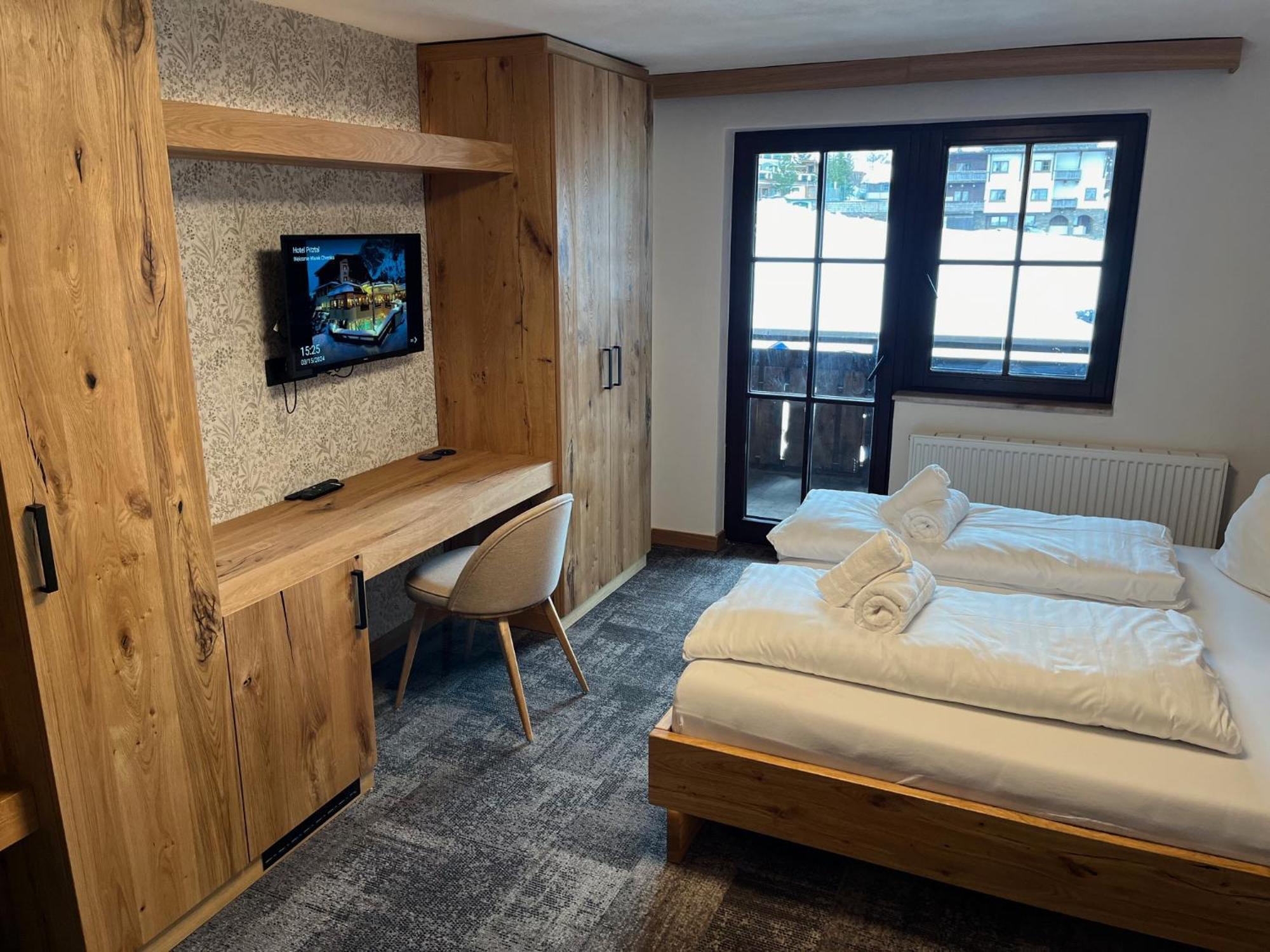 Tieflehner Hof Pitztalhaus Hotel Sankt Leonhard im Pitztal Esterno foto