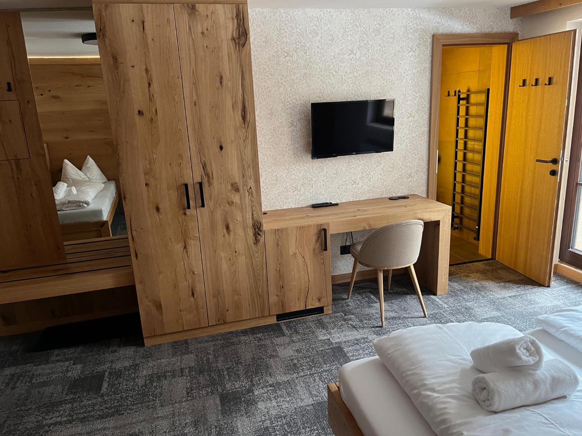 Tieflehner Hof Pitztalhaus Hotel Sankt Leonhard im Pitztal Esterno foto