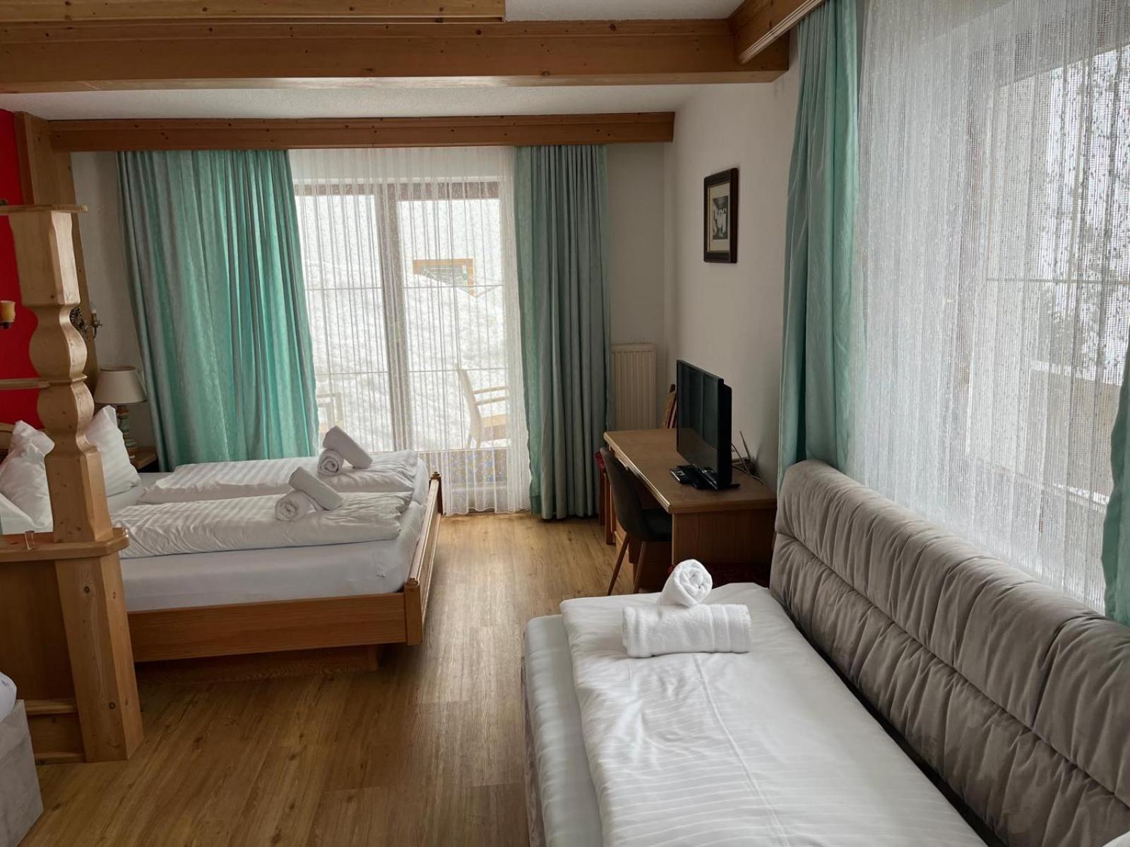 Tieflehner Hof Pitztalhaus Hotel Sankt Leonhard im Pitztal Esterno foto