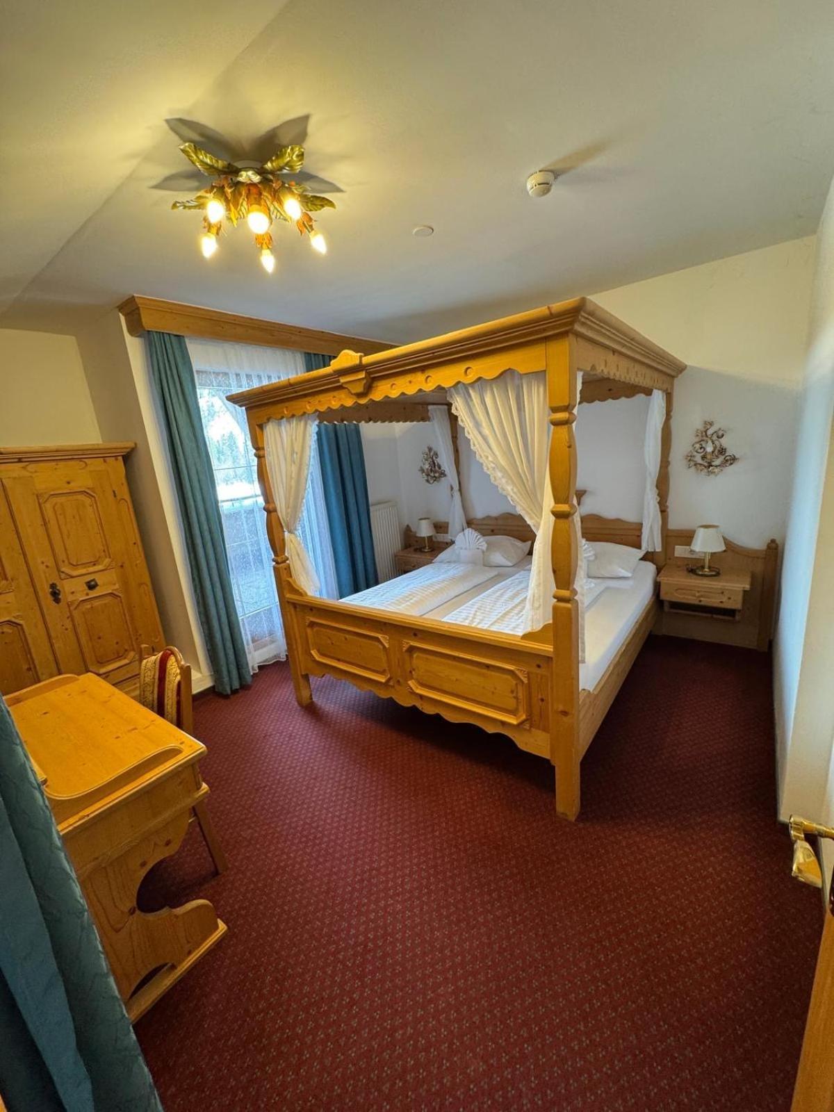 Tieflehner Hof Pitztalhaus Hotel Sankt Leonhard im Pitztal Esterno foto